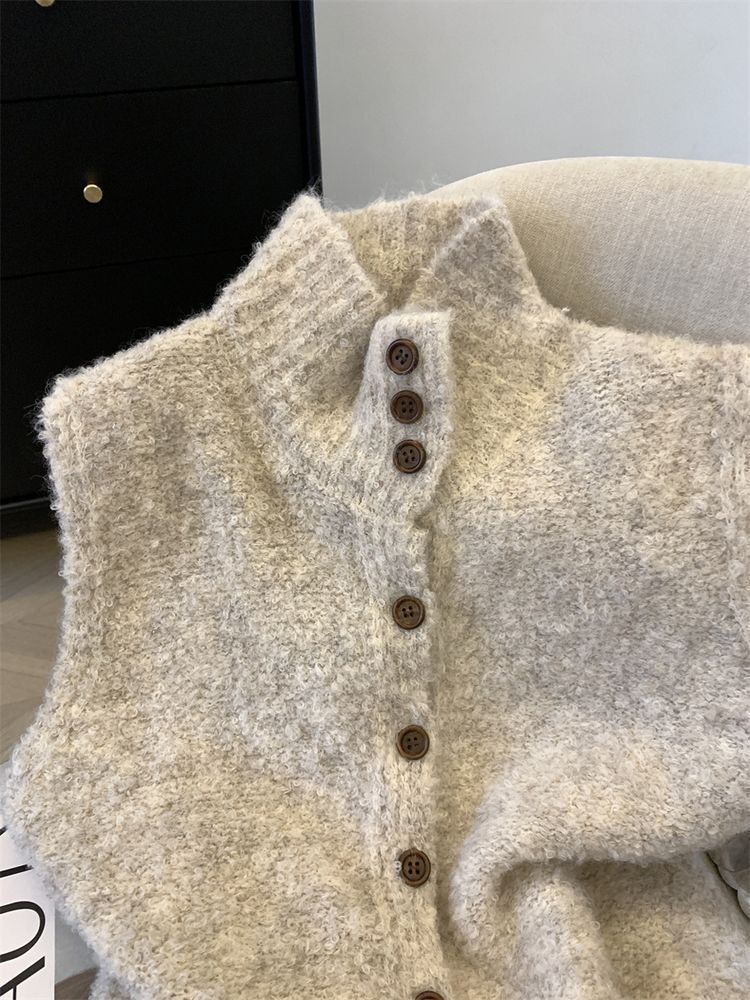 Gilet sans manches en maille texturée à col montant boutonné